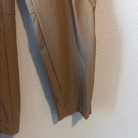 Banana Republic size 4P Tan Cargo dress Pants - Picture 4 of 7